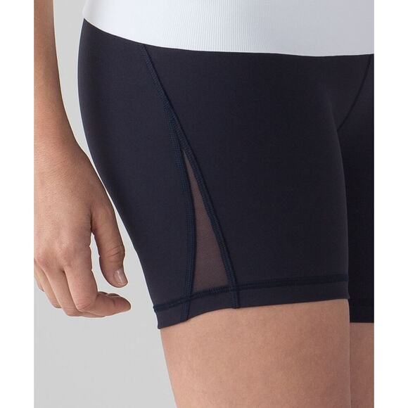 Lululemon Midnight Navy Train Times Short 6" Full-On Luxtreme Biker Size 4 - Picture 3 of 9